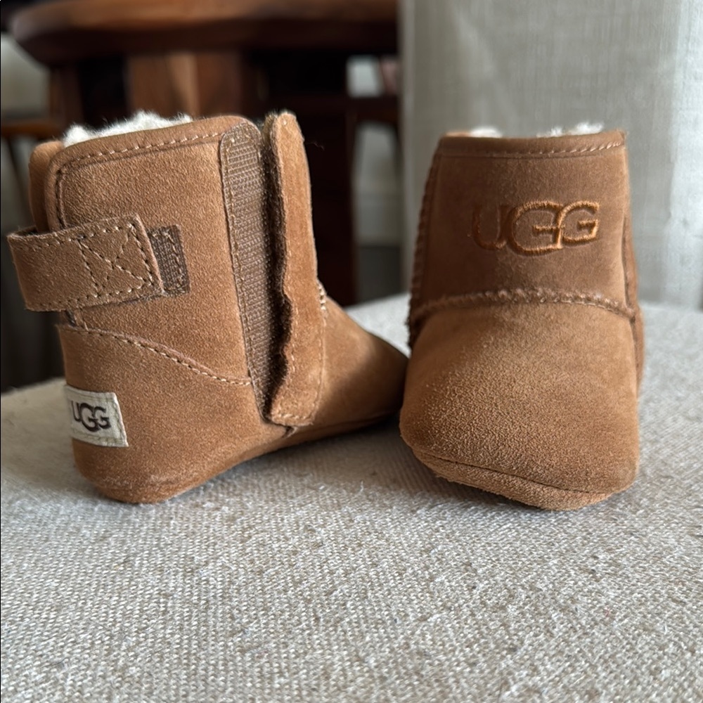 NEVER WORN! UGG baby booties size 02/03